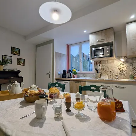 Avec Piscine Et Pres Du Puy-en-velay - Fr-1-582-542