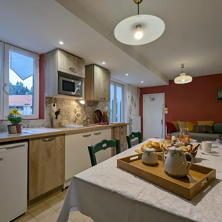 Frühstückspension Avec Piscine Et Pres Du Puy-en-velay - Fr-1-582-542