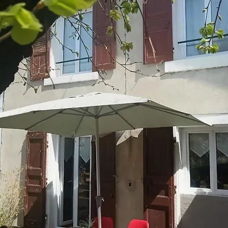 Avec Piscine Et Pres Du Puy-en-velay - Fr-1-582-542 3*