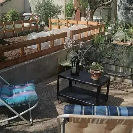 Avec Piscine Et Pres Du Puy-en-velay - Fr-1-582-542 3*