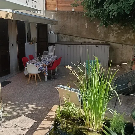 Avec Piscine Et Pres Du Puy-en-velay - Fr-1-582-542 Frühstückspension 3*