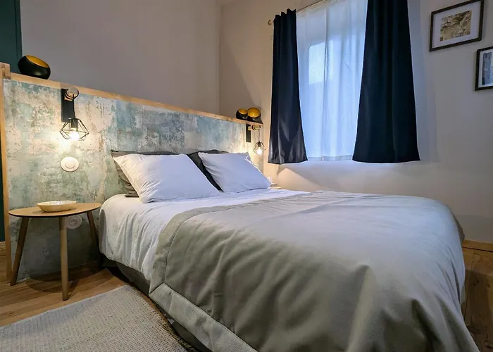 Avec Piscine Et Pres Du Puy-en-velay - Fr-1-582-542 Отель типа 