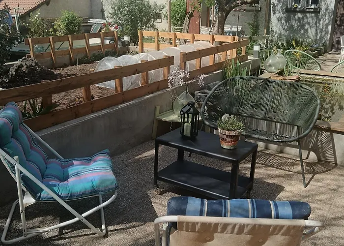 Avec Piscine Et Pres Du Puy-en-velay - Fr-1-582-542 3*